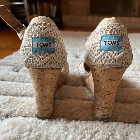 TOMS Wedges - Picture 3 of 3